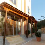 Unico 3* סרנדה