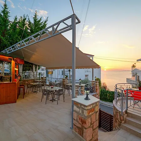 Unico Apartment 3*